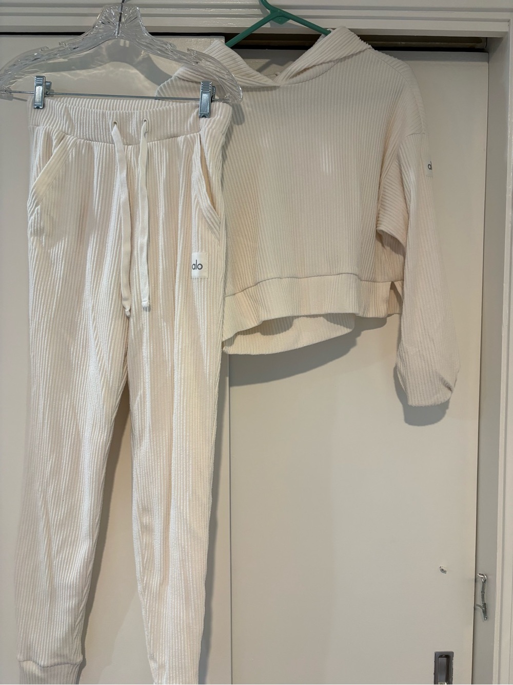 Alo Yoga Muse Ribbed Lounge Set Cropped Hoodie XS Sweatpants XXS Ivory Bone